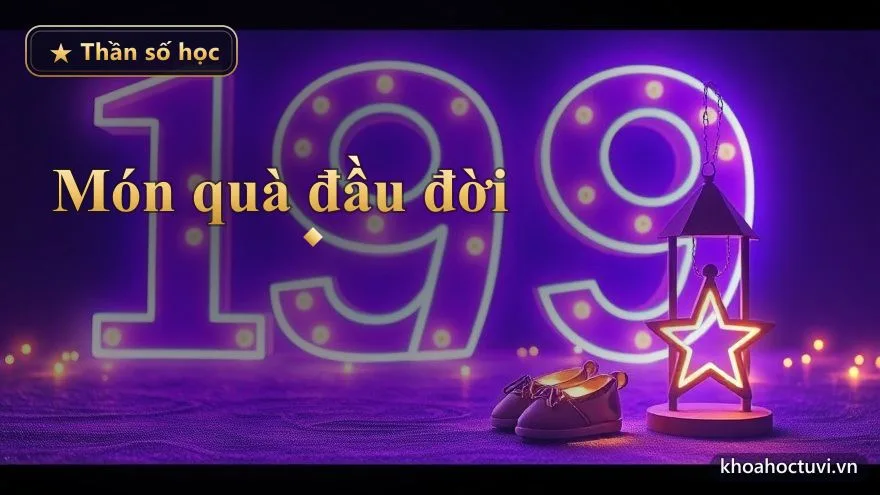 Một đôi giày nhỏ màu vàng kim phát sáng nhẹ bên chiếc chuông gió hình ngôi sao trên nền vũ trụ ấm áp — cái tên là món quà đầu đời cho bé