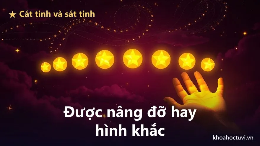 Một cặp bàn tay ánh sáng vàng của người lớn nâng đỡ một bàn tay nhỏ hơn bên cạnh vài ngôi sao sáng và vài ngôi sao mờ sắc nhọn trên nền trời tím, tượng trưng cát tinh nâng đỡ và sát tinh hình khắc ở cung Phụ Mẫu trong tử vi