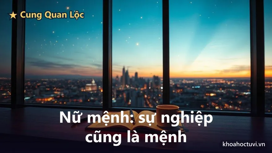 Bàn làm việc rộng cạnh ô cửa kính lớn lúc rạng sáng, sổ tay mở và tách trà, thành phố đang thức dậy bên ngoài — minh họa cách đọc nữ mệnh hiện đại trọng cả sự nghiệp và tài năng